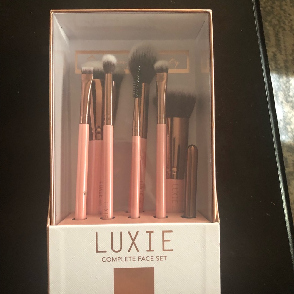 Luxie complete face set brush set
